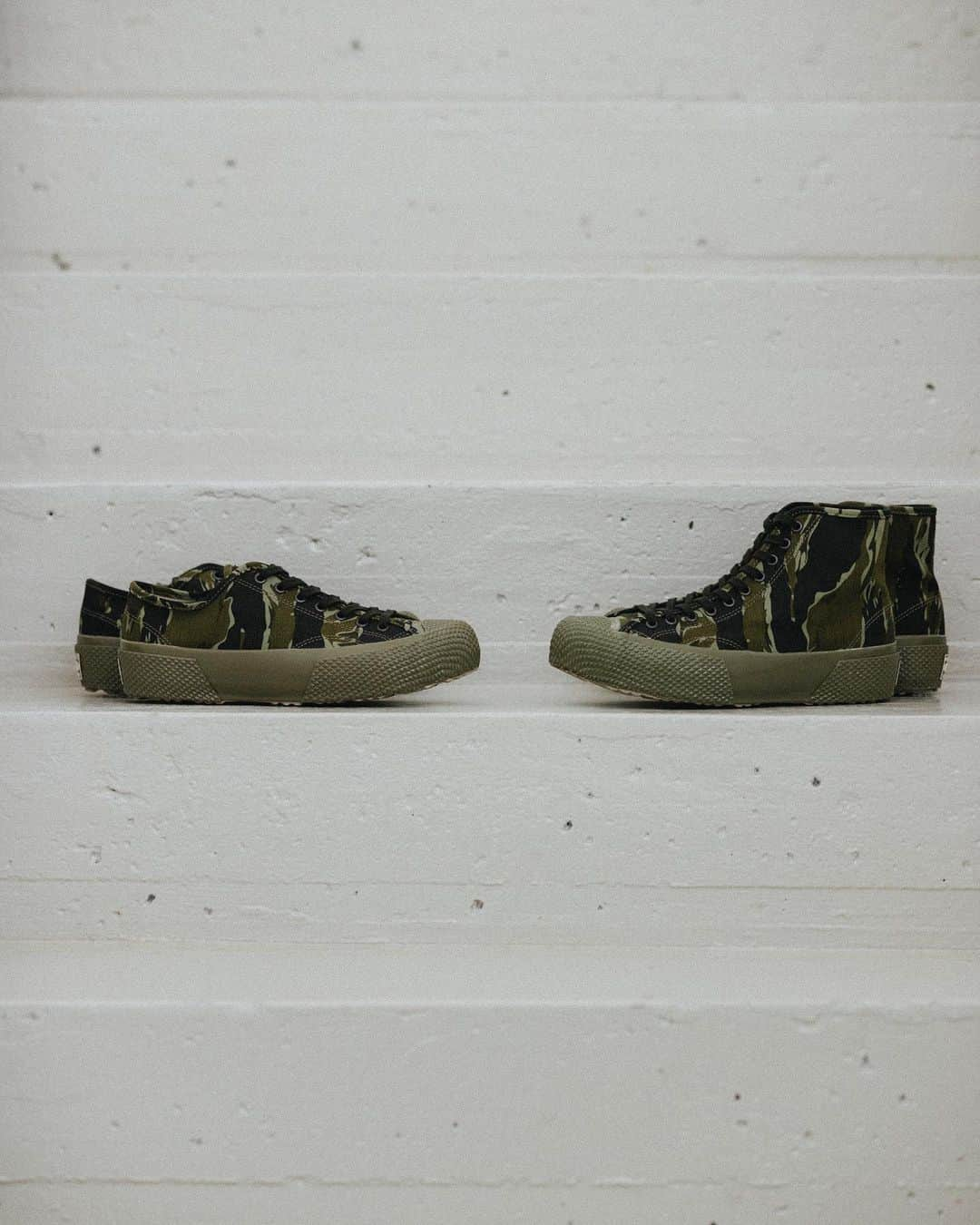 スペルガのインスタグラム：「#SupergaArtifact | The tiger stripe camouflage weave is one of the latest additions to the Mil Spec low cut and high cut. Whether for sporting days or going outdoors, Superga provides comfort and uniqueness. Check it out at www.superga.com  #Superga #SupergaLovers」