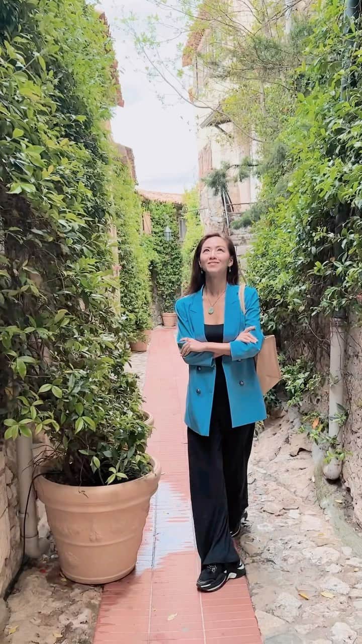西内ひろのインスタグラム：「📍フランス/Eze  エズと言う丘の街に昨夜から宿泊しています。 とても可愛く、おとぎ話の中に迷い込んだかの様な気分❤️  #ezu #france」