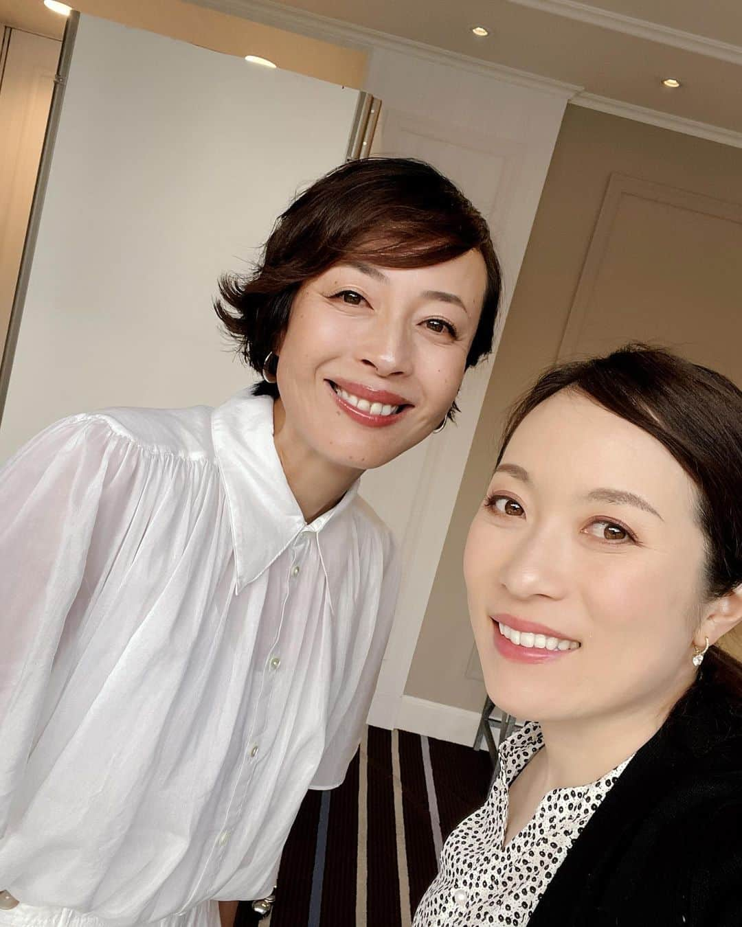 佐藤のぞみさんのインスタグラム写真 - (佐藤のぞみInstagram)「新潟のあてま高原リゾートベルナティオさんでプロアマのお仕事でした⛳️  しもまゆ姉さんと🤳❤️ 前夜祭の姉さんの服2日間どちらも素敵だったな✨  あてま高原さんにはキッズルームなどもあり、子供たちに優しいお宿♨️ゴルフ場⛳️そしてお食事も美味しいリゾート施設でした❣️ ありがとうございました✨  #あてま高原リゾートベルナティオ #新潟#ゴルフ #ゴルフ場#温泉#⛳️」5月18日 17時05分 - satonozomi1028