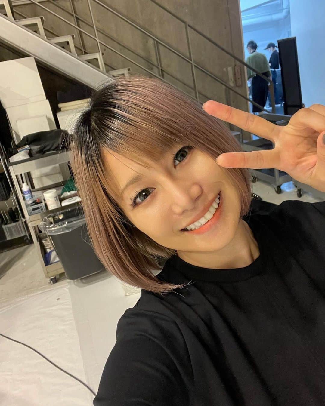蜷川べにのインスタグラム：「本日も和楽器バンドでのスチール撮影っす。出来上がりをお楽しみにですー|ω･`)」