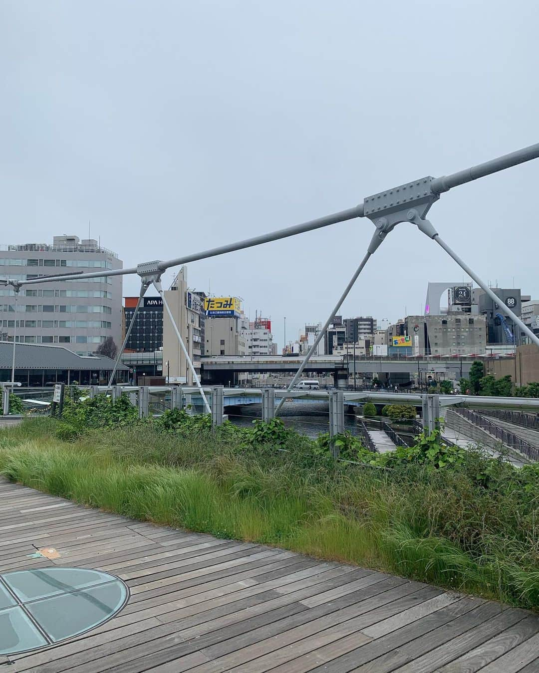 平井まさあきのインスタグラム：「大阪散歩 かれこれ2時間は歩き散らしてる 疲れたので今は15分ほど座り散らしてる」