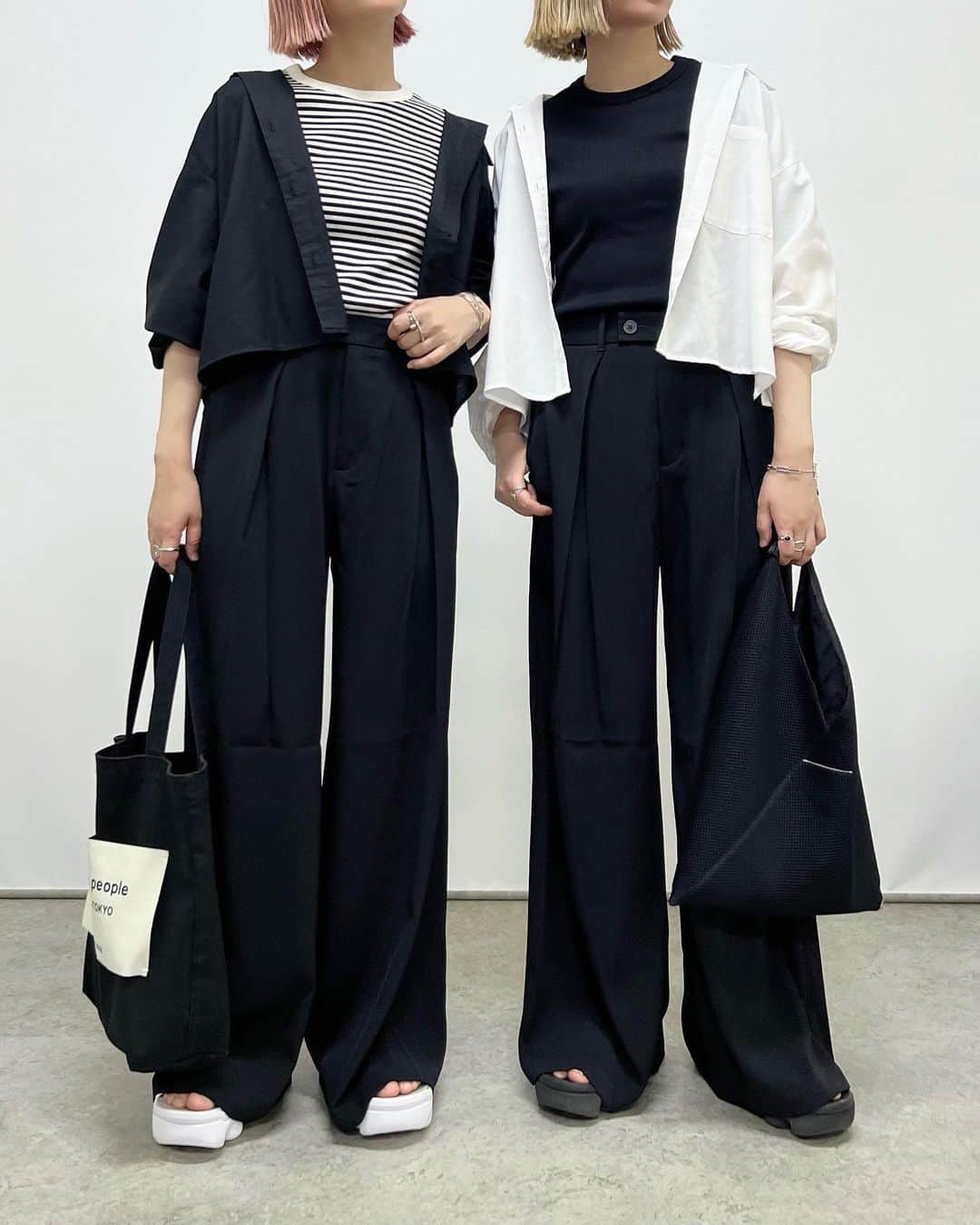 SAYUNAOさんのインスタグラム写真 - (SAYUNAOInstagram)「前回置き画で載せた UNIQLO WOMEN #リブクルーネックT (Ssize) を使った 夏の着回し5コーデ  シンプルなのでいろいろなコーデに合わせやすく 着心地のいいお気に入りTシャツ♡ 細めのリブでシルエットが すっきり見えるところもうれしい♪  【2枚目】 GU WOMEN #リブキャミソールワンピース (Lsize)  【3枚目】 しまむら TT*ルーズニットCD(Msize) オフホワイト  530-1914、ブラック  530-1916 UNIQLO WOMEN #タックワイドパンツ (ワンタック 丈標準)  【4枚目】 アベイル SUダブルシャツJK(Lsize) 淡薄橙 420-0792、中黒 420-0812 しまむら スリットナローSK(Msize) ブラック 522-2609  【5枚目】 GU WOMEN #カラークロップドシャツ (XLsize) GU WOMEN #スーパーワイドパンツ Q+E(Msize)  【6枚目】 @wego_official  スタンドネックミリタリーベスト(FREEsize) しまむら スリットナローSK(Msize) ブラック 522-2609  左sayu  右nao 身長157㎝で上記アイテム着用しています🦕🦕  @uniqlo_jp　@uniqlo_with @gu_for_all_  @gu_global @shimastyle.jp @grshimamura @flc___official」5月18日 17時28分 - sn__linklink