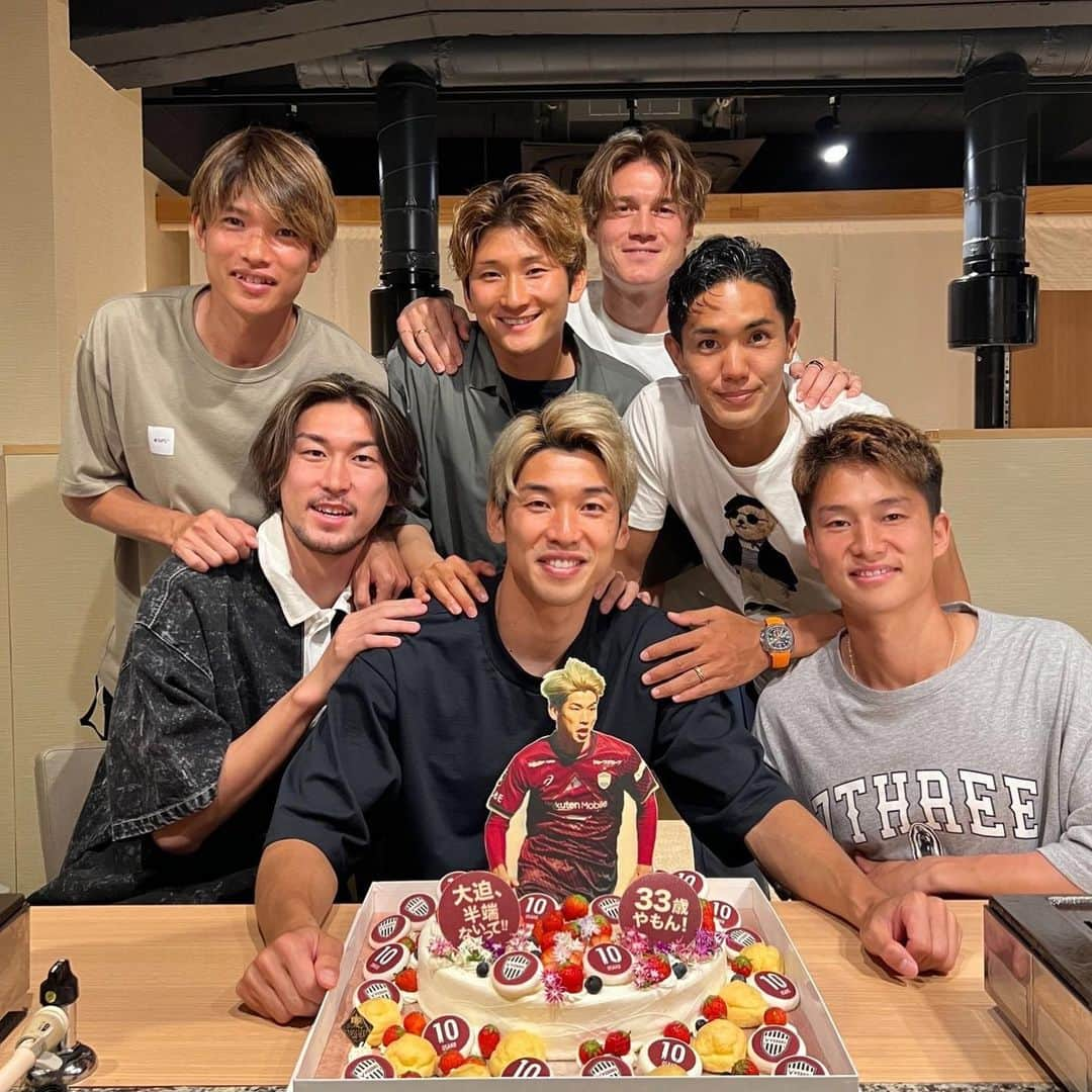 武藤嘉紀のインスタグラム：「さこくんHappy Birthday 🎉  いつもありがとう!!  #大迫勇也 #大迫半端ないって #33歳やもん」