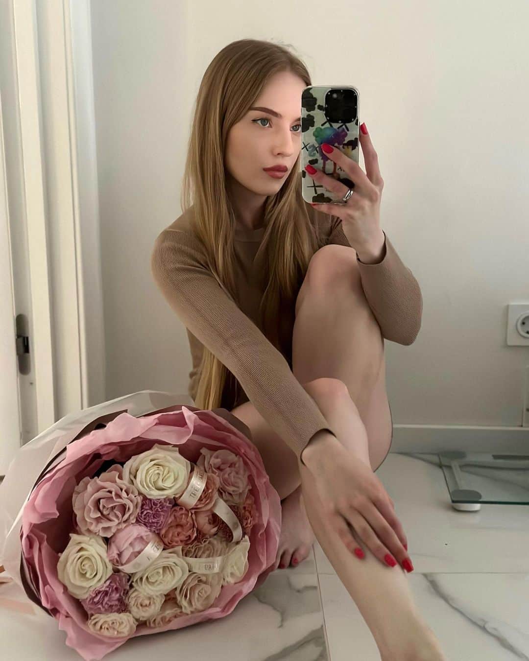 オクサナ・ネベセラヤのインスタグラム：「🐾」
