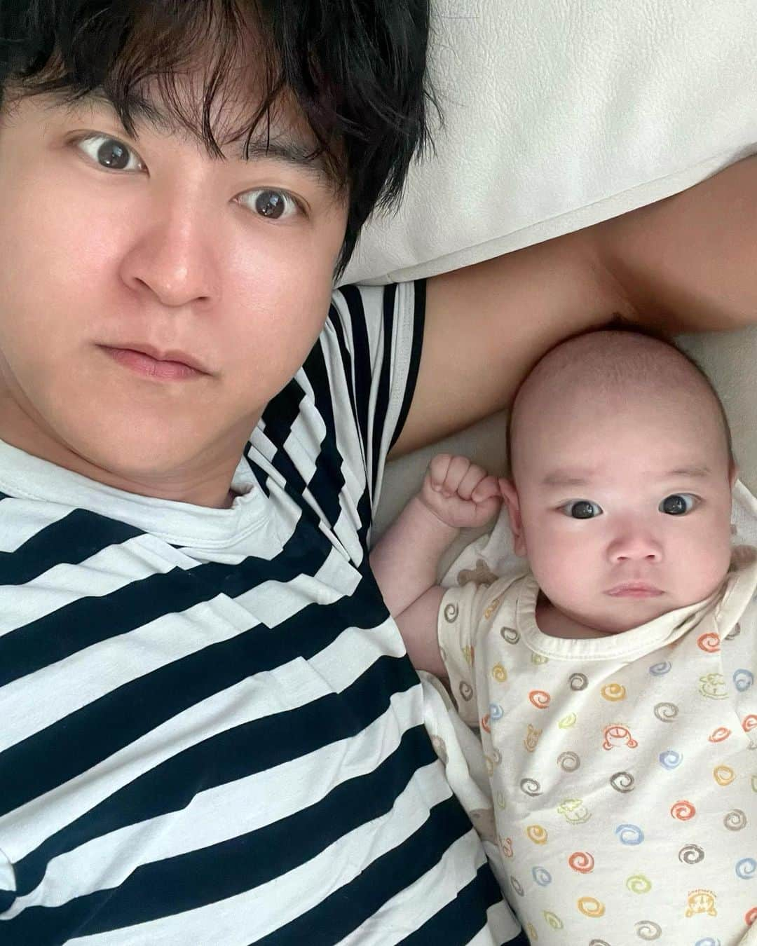 ユ・ヘジュさんのインスタグラム写真 - (ユ・ヘジュInstagram)「육아 중에 둘이 사진찍어 놓은거 좀 보세요ㅋㅋㅋㅋㅋㅋㅋㅋㅋㅋ 너무 웃긴 투샷 얼굴 붙여넣기 같네」5月18日 17時39分 - r_yuhyeju