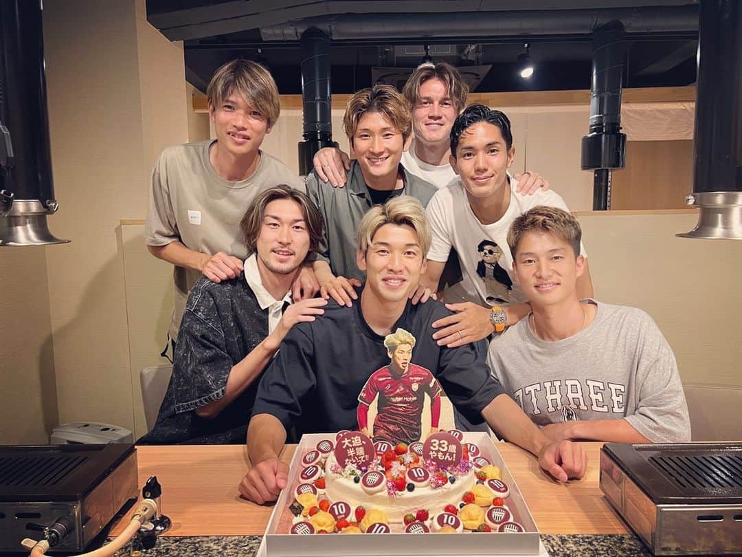 菊池流帆さんのインスタグラム写真 - (菊池流帆Instagram)「僕らの愛する迫くん。 お誕生日おめでとうございます。 いつも本当にありがとうございます。  何も言うことはない。 ただ一つだけ。  大迫半端ないって。  兄貴として師匠として勝手に慕ってます。 彼に負けるな俺。 オオサコリューホ。  #大迫半端ないって #だってみんな大好きやもん #ハッシュタグ考えて全部並べたけど #マジで面白くなかったから全部消した #井出くんおったんや #気づかんかった #ダビド半端ないって」5月18日 17時50分 - davidryuho49