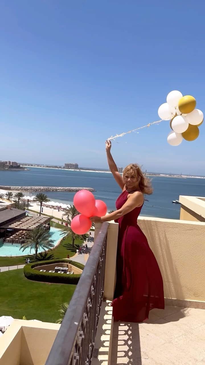 のインスタグラム：「It’s my birthday 🎈❤️🎈」