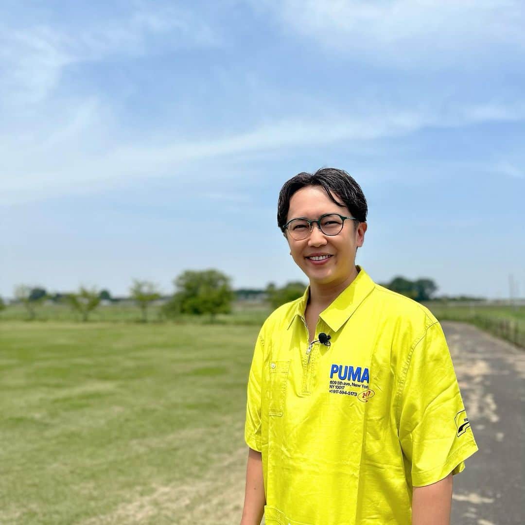 金子貴俊のインスタグラム：「今日は茨城県でロケしてきましたー！ いやー！暑かったけど暑さ吹き飛ぶ素晴らしいネタでございました！ とっても楽しい時間で最高でした！ お世話になった皆さまありがとうございました♪」