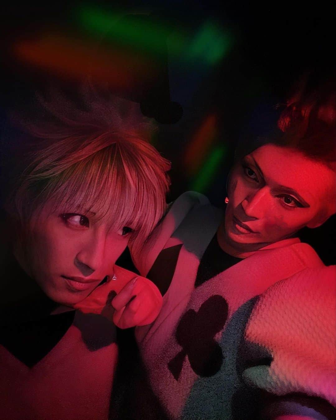 丘山晴己のインスタグラム：「Thank you another amazing support today 🍎❤️✨And I can’t appreciate enough for packed audience every show ✨we gonna keep  working though our own characters Outa end of this month!! ‼️woop woop 🙌 see y’all tomorrow ❤️✨ #kilua #hisoka #hunterxhunter #hunter」
