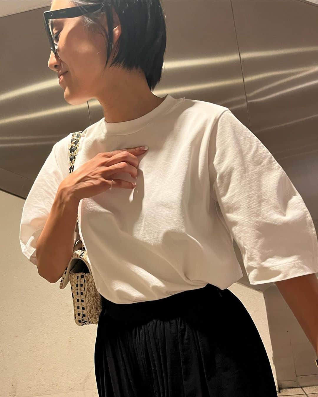 金子綾さんのインスタグラム写真 - (金子綾Instagram)「today's... #ootd  #akcloset   髪バッサリ😎 ロエフのTシャツってばブラウス見えで良き！ 色違いも買おうかな🤭」5月18日 17時51分 - ayaaa0707