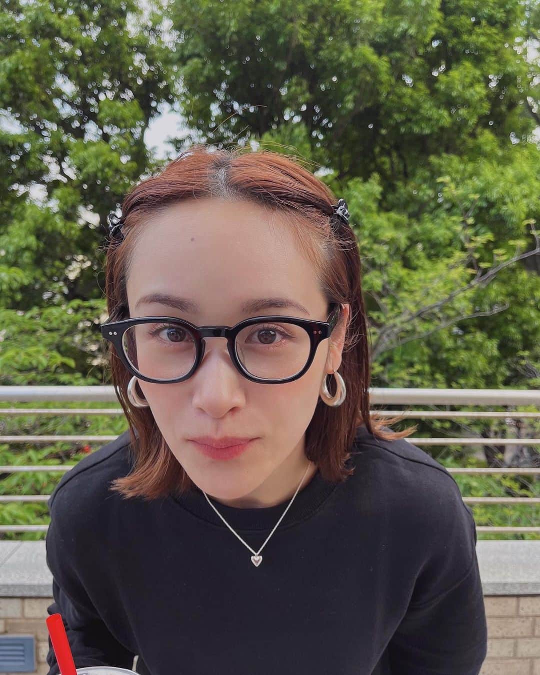 YUMIKO TANAHASHIのインスタグラム：「でこ、広いじゃろ！👍  #黒縁メガネ  #最近のお気に入り #zoff  #休日 #tokyo」