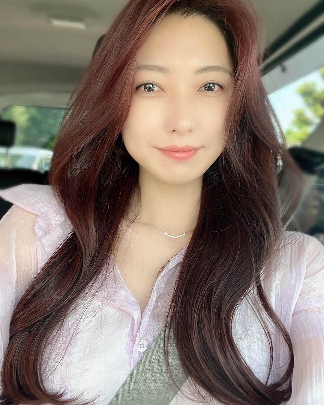 金田彩奈のインスタグラム：「🎀  またまたピンク💇🏻‍♀️🩷  そして前髪難民🫥 今回は切らなかったけど 切るか伸ばすか悩むな〜🤍💭   #バイク女子 #ピンクヘアー #イルミナカラー #pinkfloyd」