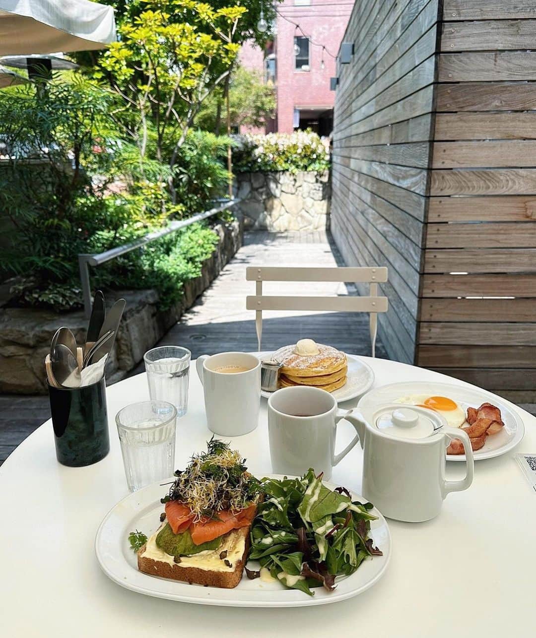 のインスタグラム：「朝活🥞🍽️🌿  朝ゆっくり過ごす時間がとっても幸せ! おすすめの場所があったら教えて~✨」