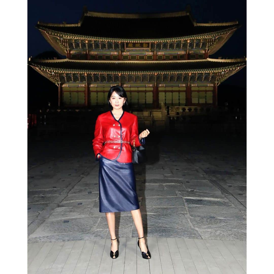 キム・ヒエさんのインスタグラム写真 - (キム・ヒエInstagram)「. 고궁의 정취가 물씬 풍기는 경복궁에서의 근사한 패션쇼  초대해 주셔서 감사합니다 ❤️  #ad @gucci #Gucci #GucciCruise24」5月18日 18時03分 - heeae_official