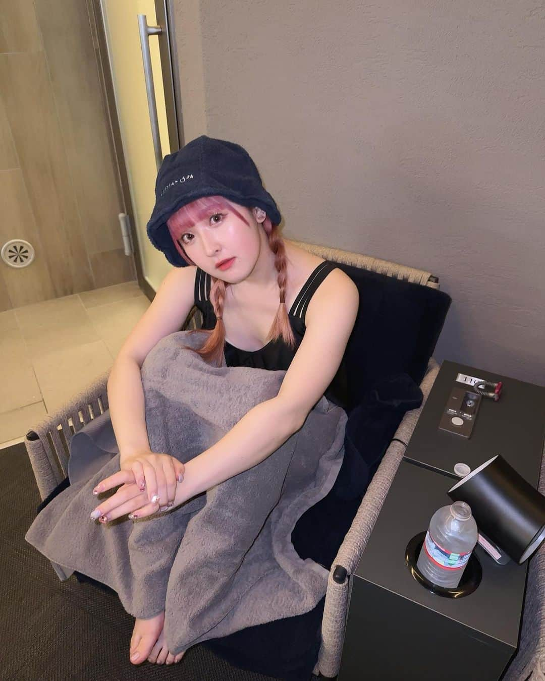 谷口夢奈さんのインスタグラム写真 - (谷口夢奈Instagram)「♨ ⁡ ⁡ サウナ〜🛀 代謝も悪いし冷え性だから…ね… ⁡ この日初めて整ったのよ！！ これか！！って！！！教えてもらった🫶🏻 ⁡ ⁡ ⁡ #ledianspa #レディアンスパ #サウナ #サウナハット #恵比寿 #ebisu #stylinghair #おさげ #몸스타그램 #얼스타그램」5月18日 18時05分 - yuna_tani