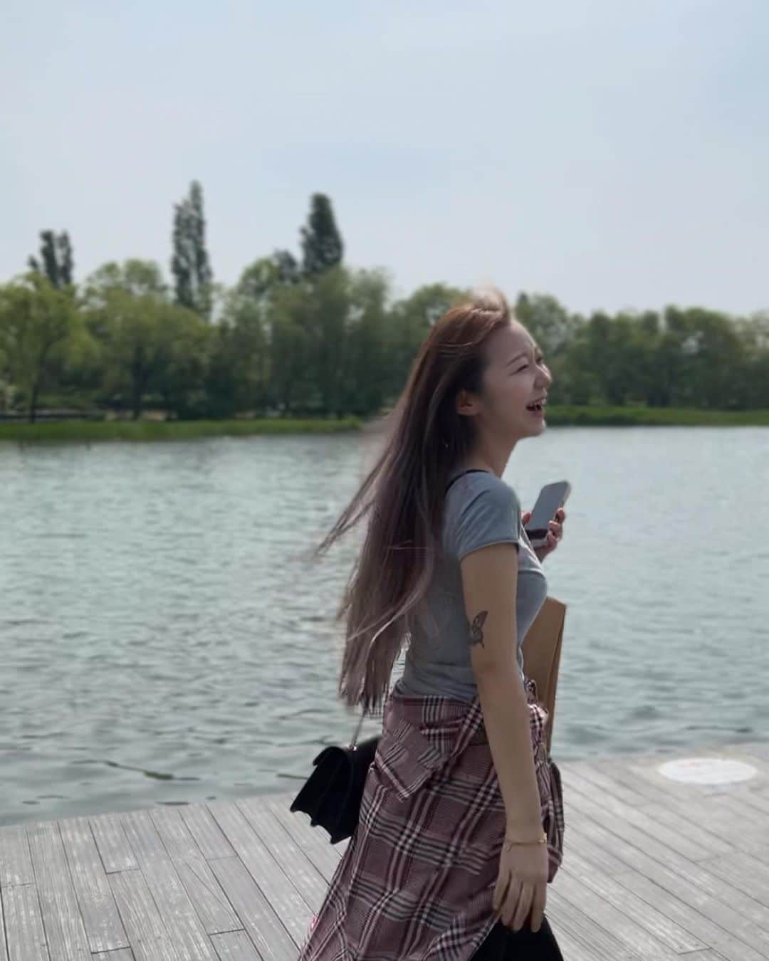 かおるのインスタグラム：「元写真部のオタクちんぐが撮ってくれた写真、iPhoneなのにみんないい😘❤️🧡🤍 #7枚目ｼﾞﾜ」
