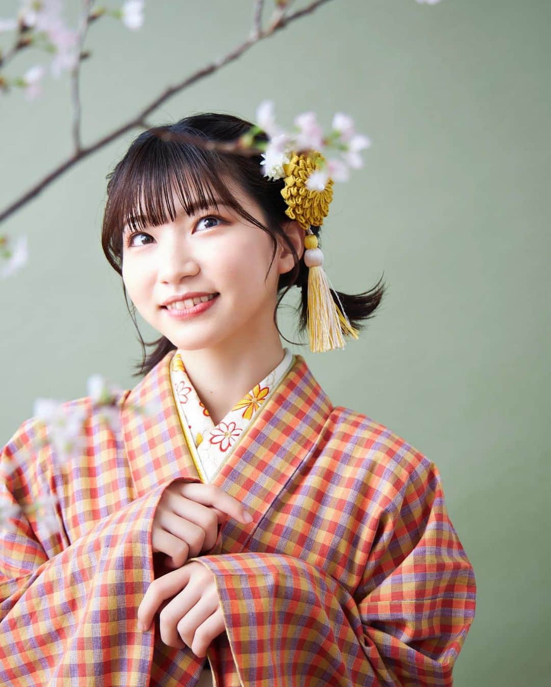横道侑里のインスタグラム：「#麗和落語  初めて袴を着させていただきました！とっても可愛くて嬉しかった、、、♡︎ʾʾ  色も私好み♡︎ʾʾ」