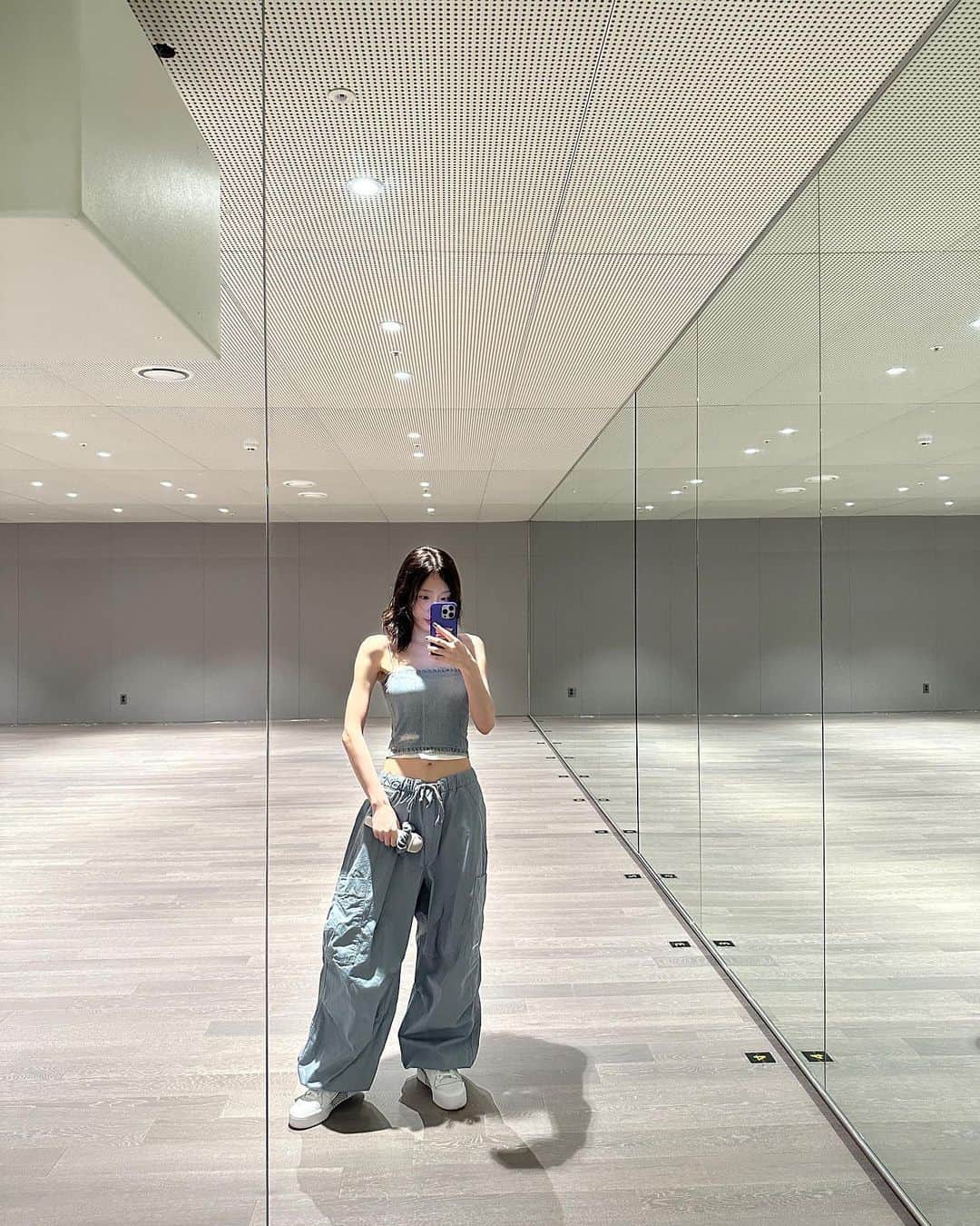 テヨン さんのインスタグラム写真 - (テヨン Instagram)「거울셀카밖에 없는 이유 친구가 없어서」5月18日 18時18分 - taeyeon_ss