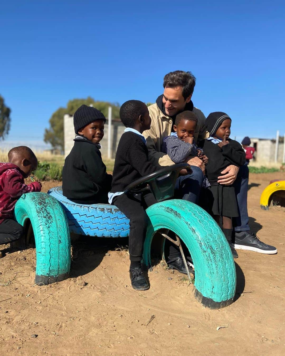 ロジャー・フェデラーのインスタグラム：「A glimpse into our wonderful trip to Lesotho📚🇱🇸🫶 @rogerfederer.foundation」