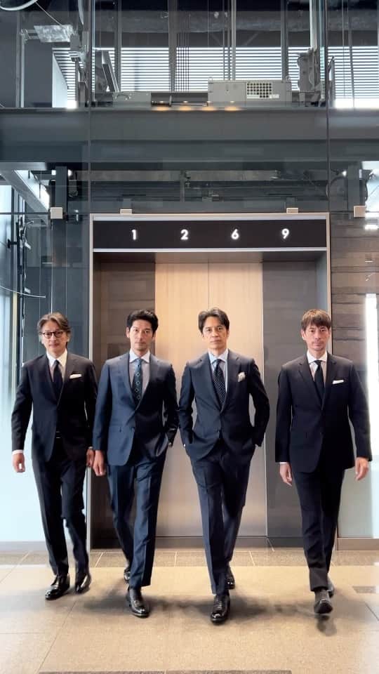 久保田裕之のインスタグラム：「大阪でのトークイベント&撮影会ありがとうございました😊 4人での出演した初めてのイベント🙋🏻‍♂️🙋🏻‍♂️🙋🏻‍♂️🙋🏻‍♂️  皆さんと直接お会いでき、素晴らしい時間を過ごすことができました😊  またこんな機会があったらどこへでも伺うので楽しみにしていて下さい👍🏻  #感謝を込めて#おじフェス#イケオジ #スーツ男子#おじさん達のTikTok #model #モデル #久保田裕之#直樹#加藤章太郎#Taro  @naoki_1970  @__shotaro__  @tarodekeyzer   @shinryo_healthcare_official   @moriyukio_roi さんありがとうございました🙇🏻‍♂️」