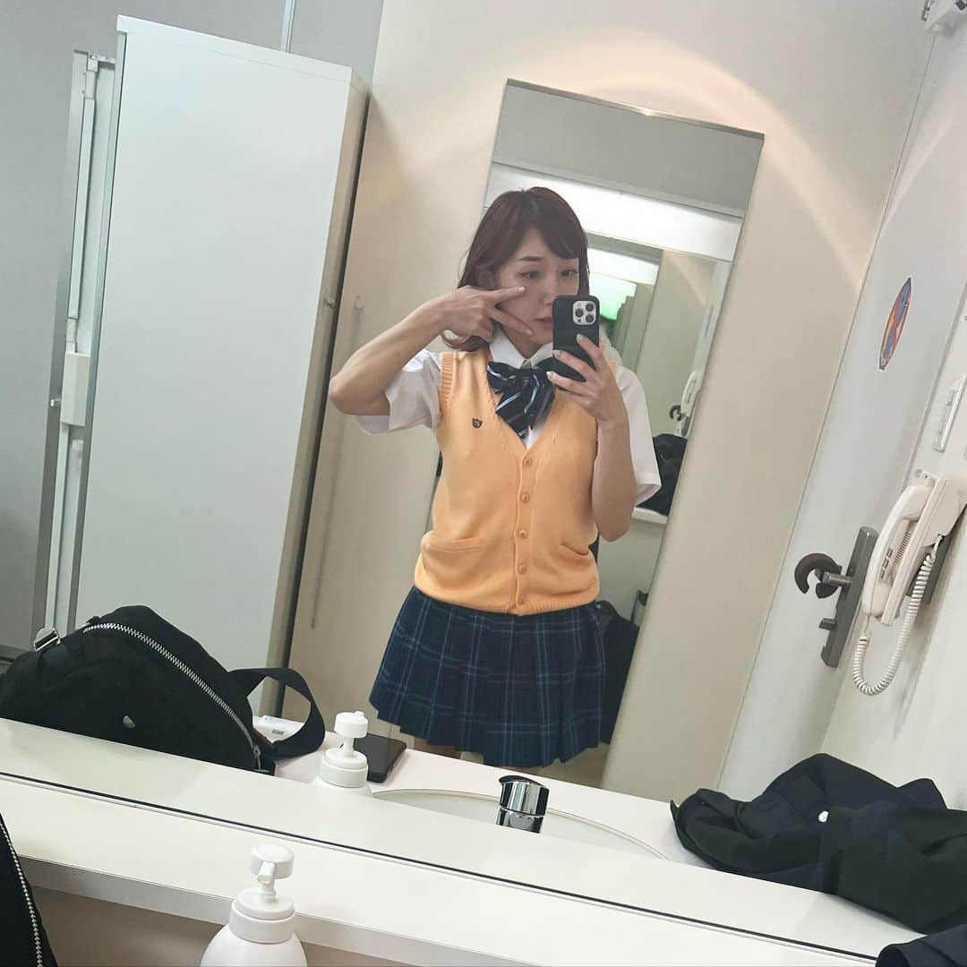 加護亜依さんのインスタグラム写真 - (加護亜依Instagram)「呼び出されてテスト受けてきました✍️🔥 @楽屋  #裏ピ #デビューして24年目に入りました #これからも宜しくね #加護ちゃんファンでした #過去形が多いけど嬉しいよ #笑 #また戻ってきて下さい  #いいねもありがとう #みんなに感謝 #これからも頑張ります #加護ちゃん #制服 #30代半ばの挑戦 #経験は財産」5月18日 18時30分 - ai.1988kg