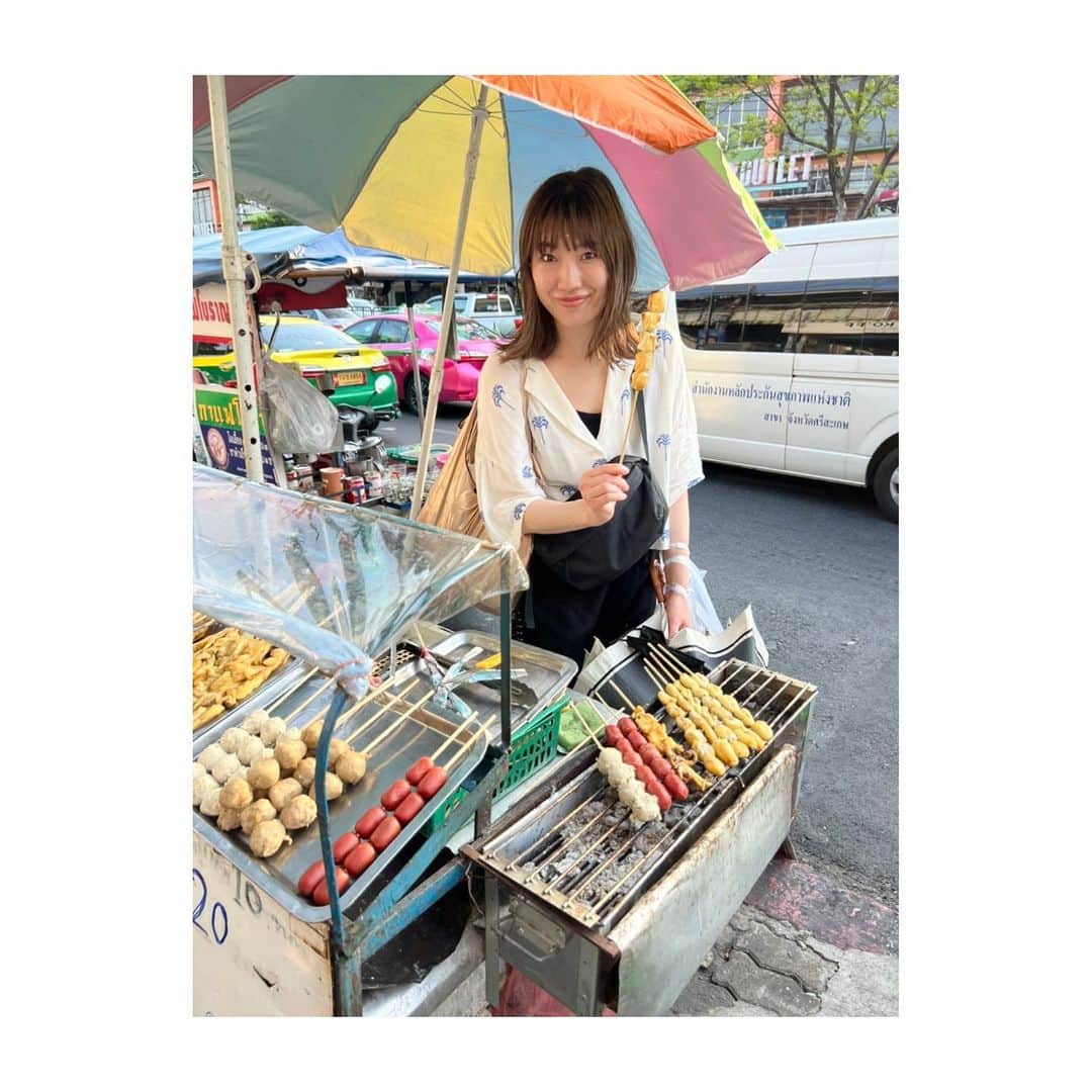香音有希さんのインスタグラム写真 - (香音有希Instagram)「🐓🐟🍖🍡🇹🇭 . .  魚、お肉、ご飯もの、果物やデザートに至るまで屋台は種類も数も本当に豊富🙌🙌 . #タイ生活 #留学 #屋台グルメ #その場で焼いてくれます #これはシーフード系 #そしてリーズナブル」5月18日 18時40分 - kaonyuki_yukako