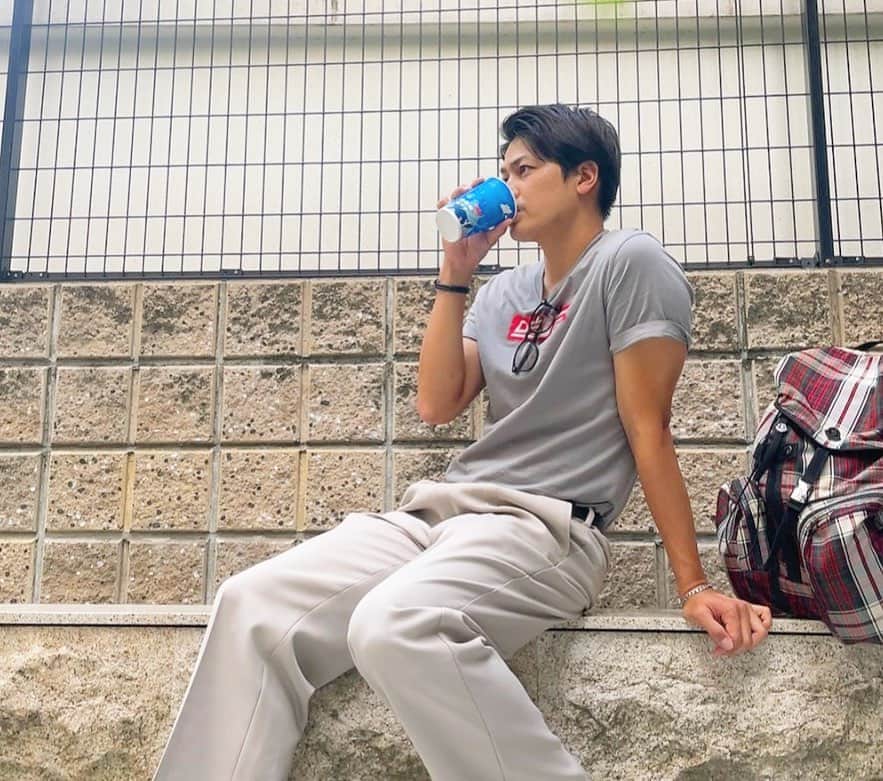 舘野将平さんのインスタグラム写真 - (舘野将平Instagram)「暑くてアイスコーヒーをがぶ飲みしちゃいます🥵🥵🥵  #ootd #hot #icecoffee」5月18日 18時51分 - shohei_tateno_921