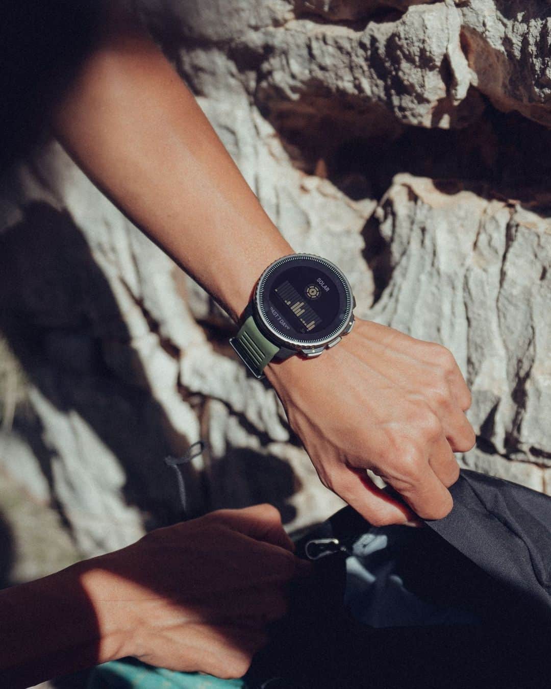 Suuntoのインスタグラム：「Choose to charge with solar energy. The titanium solar variants of the new Suunto Vertical come with solar charging adding up to 30% more battery life in sunny conditions. ⁣ ⁣ #SuuntoVertical #Suunto #AdventureStartsHere」