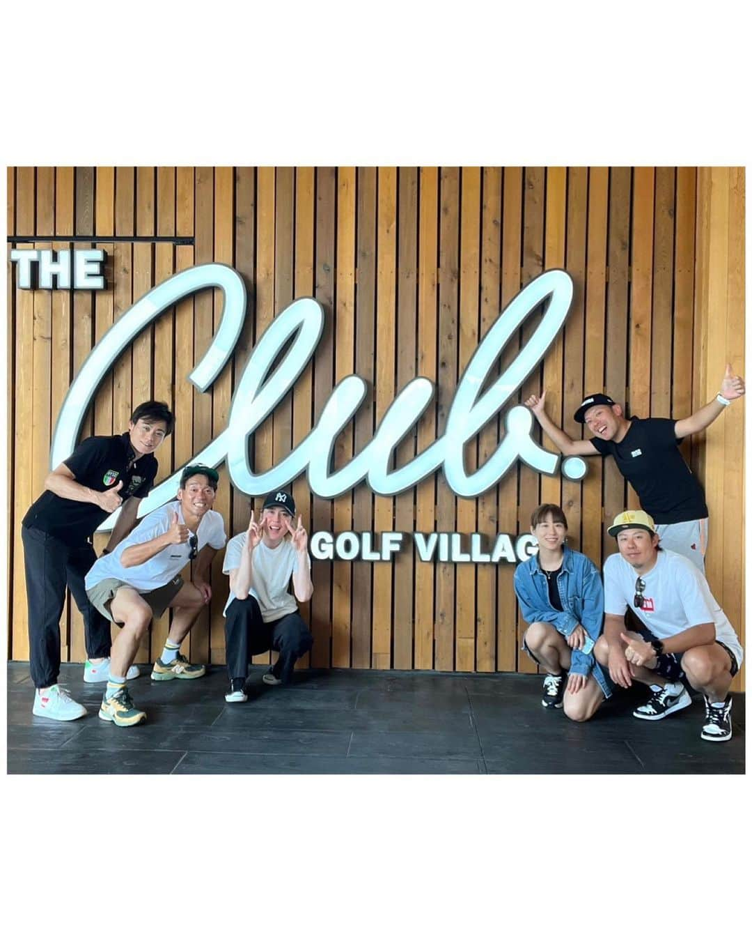 大山未希のインスタグラム：「⛳️  3月から計画しずっと楽しみにしていた旅行。  なのに…  昨日の夜まさかの救急搬送。。 みんなに迷惑かけるし心配かけるし最悪です。  でも本当に生きててよかった…  そんな時でもオチありな人生のわたし😅  付き添いできてくれただいちくんが 諸々状況説明をしてるんだけど なんか話しが噛み合わず…  「夫です！」って言ったら 「え？ご主人？え？」みたいな反応。  男だと思ってたらしいです😵‍💫  ほぼ意識なくてもそのやりとり聞こえてた🤣  今はこうしてインスタ投稿できてるから 問題ありませーん😄  1秒前まで元気だったのに急に… ってこともあるのでほんと注意💦  本当に暑くなってきたから 熱中症には気をつけてねみんな😵‍💫  #旅行 #ゴルフ #ハプニング #ネタばかりの人生 ↓」