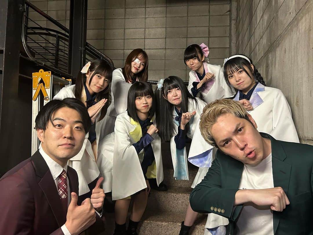 笹本はやてさんのインスタグラム写真 - (笹本はやてInstagram)「最近の写真。  シシガシラ脇田さん:一人称が「僕」っぽいけどちゃんと「俺」って言う。 This is パン吉田さん:物静かそうだけど、実はかなりゲラ。笑っている姿は可愛い。 ちゃんぴおんず大崎さん:喫煙者。 世間知らズ西田さん:自分の話したいことがひとしきり終わって、こっちが新たな話題を切り出すと「またねー！」ってどっかいかれる。 世間知らズ椎木さん:異常者 ミカボ土屋さん:昔「ネイチャーバーガーって後輩だけど年上だしなんかお兄ちゃんみたいなんだよねー」って言われたから弟みたいに接してる。 真っ白なキャンバスの皆さん:みんな一斉に喋る。かなり前のめり。裏での挨拶のときも「私たち、真っ白なキャンバスですっ！」って表ぐらい全員で声揃えて言ってくれる。」5月18日 19時02分 - naturehayate