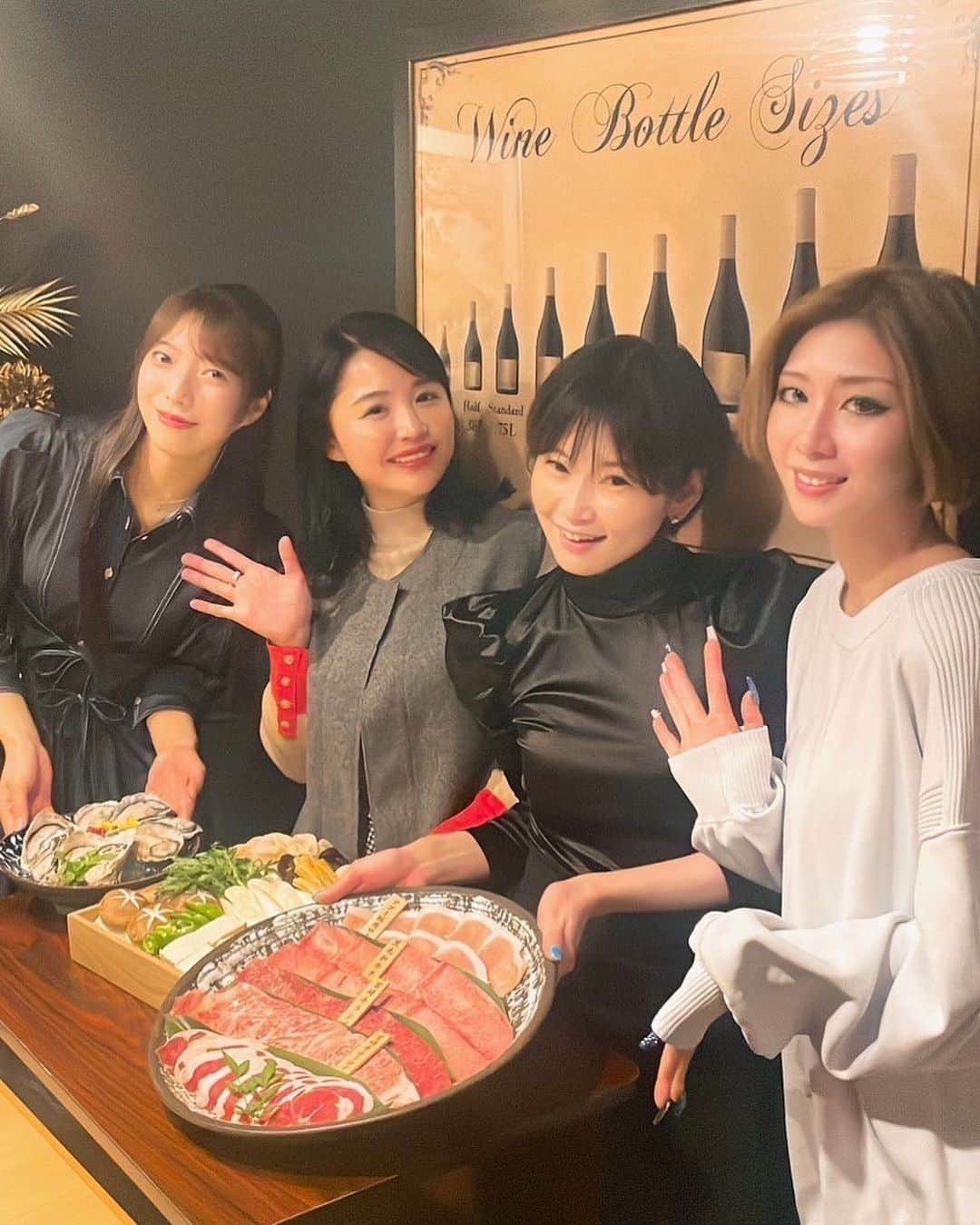 平瀬ひかりさんのインスタグラム写真 - (平瀬ひかりInstagram)「火鍋女子会❤️ 肉は女を幸せにする🥩  @shabu9nishiazabu   #しゃぶしゃぶ九 #しゃぶしゃぶ #しゃぶしゃぶ九西麻布本店 #しゃぶしゃぶ九西麻布 #やきにく九 #やきにく  #火鍋 #肉食女子  #西麻布 #西麻布グルメ #六本木 #六本木グルメ  #港区 #港区グルメ #デート #記念日デート #女子会 #サプライズ  #誕生日  #個室 #完全個室 #個室店 #喫煙 #喫煙可 #glamグループ #glamgroup #glam」5月18日 19時06分 - hikari0421