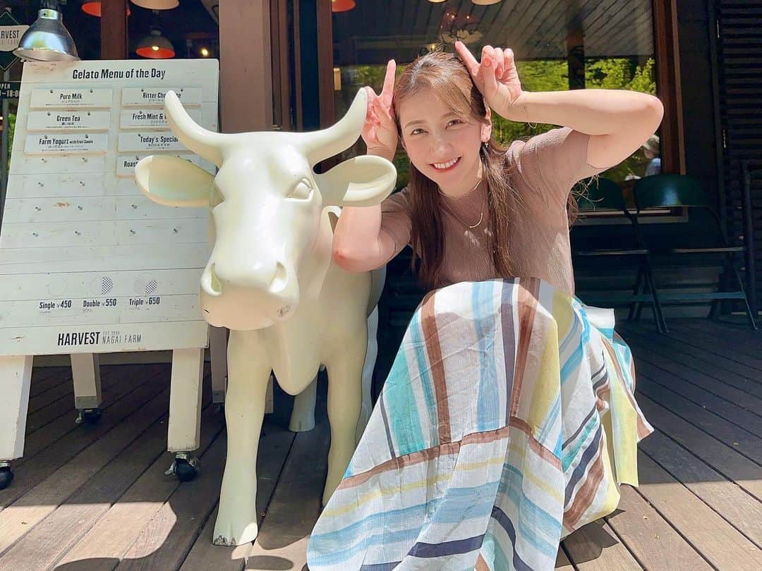 坂本麻子のインスタグラム：「. 消しちゃった、、泣(再投稿) と〜っても楽しい #軽井沢 旅に Netsさんのお仕事で行ってきました🚗♪ こちらは #ハルニレテラス 🐮 でのオフショット📷 どんな所に行ったかは夏をお楽しみに しててください💛 #Nets #女子旅 #撮影」