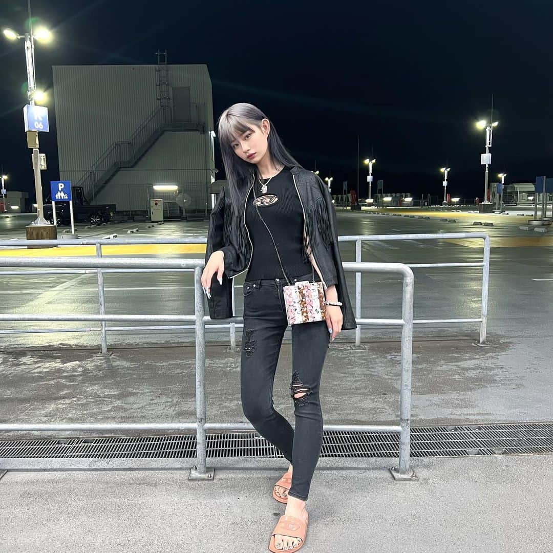 かれんのインスタグラム：「･ #ootd  #かれんのくろーぜっと」