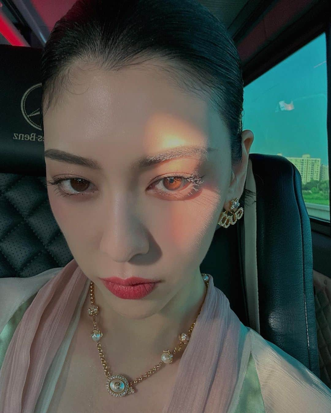 三吉彩花さんのインスタグラム写真 - (三吉彩花Instagram)「-GUCCI-  Thank you for having me 🇰🇷🎀  It was a great honor to see the collection in a sacred and wonderful place in Gyeongbokgung.  @gucci  #GucciCruise24」5月18日 19時25分 - miyoshi.aa