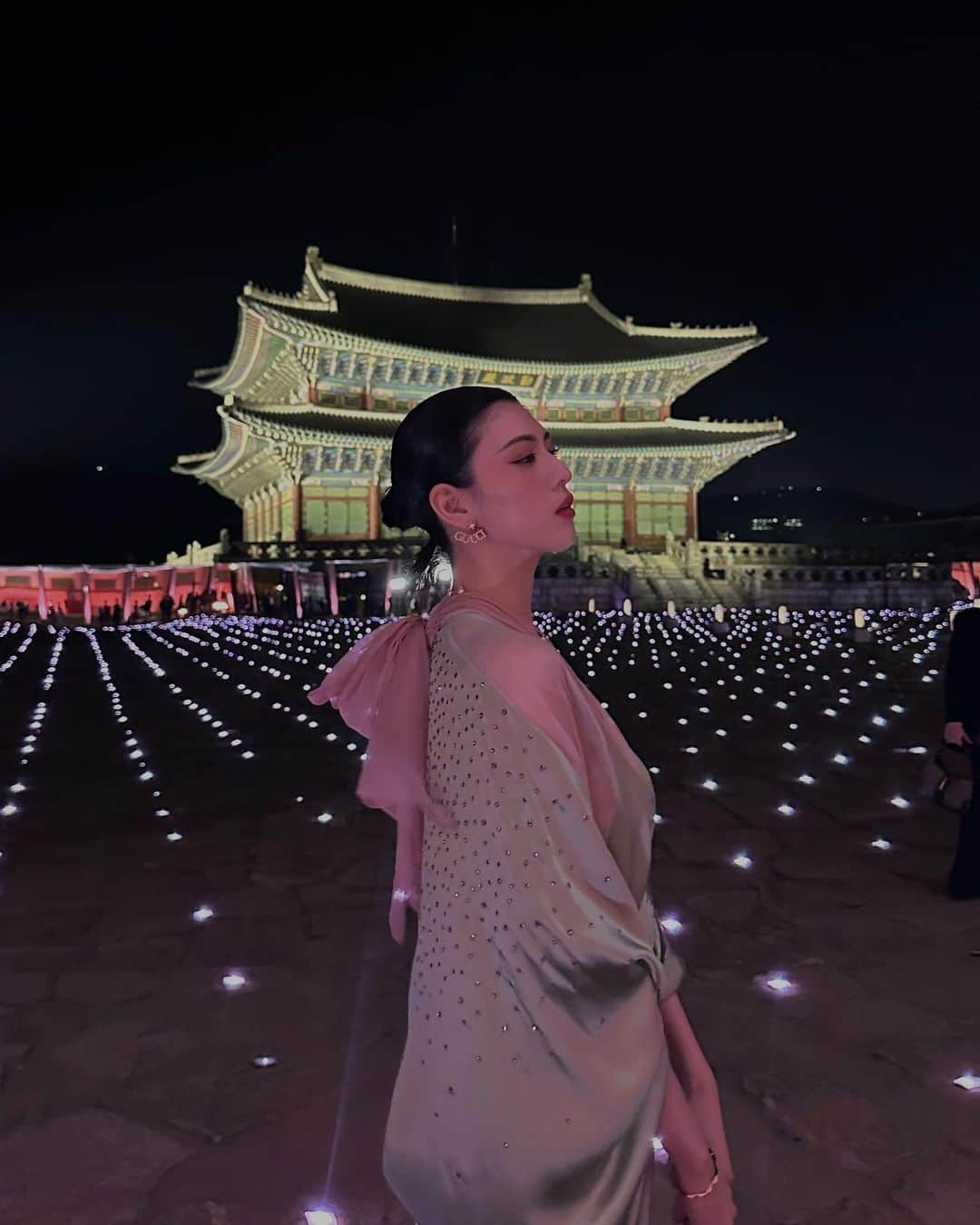 三吉彩花さんのインスタグラム写真 - (三吉彩花Instagram)「-GUCCI-  Thank you for having me 🇰🇷🎀  It was a great honor to see the collection in a sacred and wonderful place in Gyeongbokgung.  @gucci  #GucciCruise24」5月18日 19時25分 - miyoshi.aa