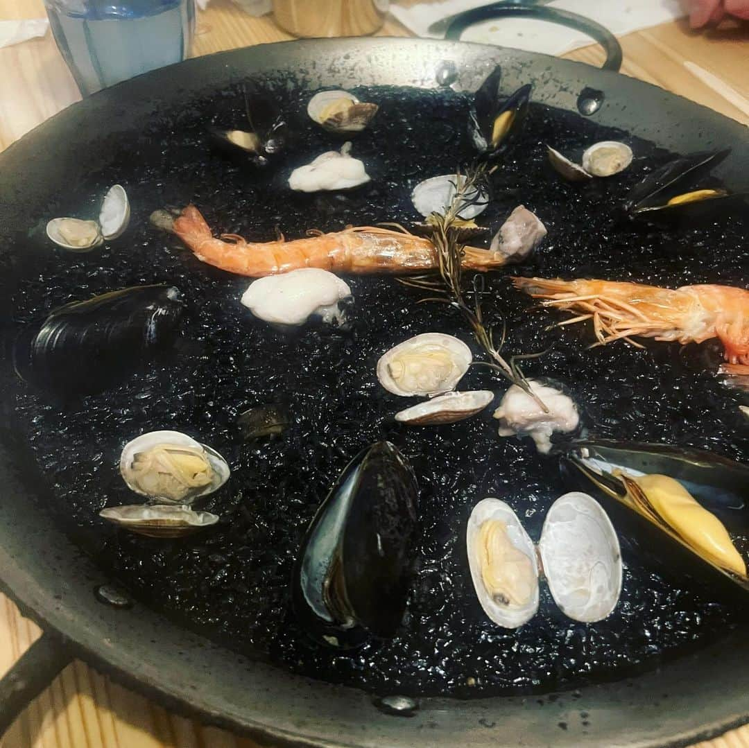 工藤ジェニファー茉侑さんのインスタグラム写真 - (工藤ジェニファー茉侑Instagram)「#paella🥘 @escriba_japan   #パエリア　#🥘　#escriba #バルセロナ　#ノンアルサングリア　#サングリア　#母の日 #シャンパン　 #シャンパン好きな人と繋がりたい #麻布十番グルメ　#港区女子 #港区グルメ #港区ママ #ワイン好きな人と繋がりたい #ワインスタグラム #ワインバル #渋谷グルメ #渋谷ランチ #イタリア料理 #イタリアワイン　#イタリアン　#スパニッシュ　#スペイン料理　#ワイン  #ワイン好きな人と繋がりたい #グルメ好きな人と繋がりたい #グルメ女子 #グルメスタグラム #東京グルメ #グルメ好きと繋がりたい」5月18日 19時18分 - jennifermayu_s