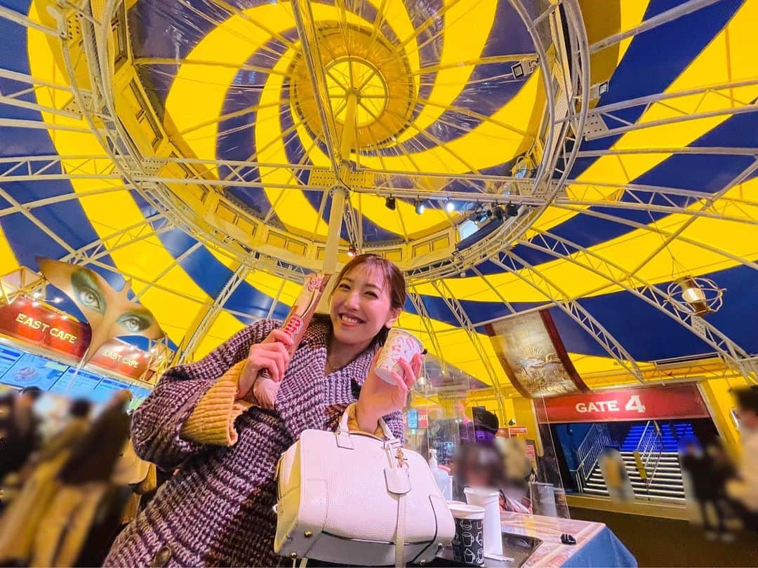 フジテレビアナウンサーのインスタグラム：「. 小澤陽子です！  韓国での取材に続いて、 日本でのプライベートでも！ 鑑賞してきました😆  シルクドゥソレイユによる アレグリア…🎪最高でした。  クレープとココアをいただきながら🙏🏻  #フジテレビアナウンサー #小澤陽子 #きょうのフジアナ」