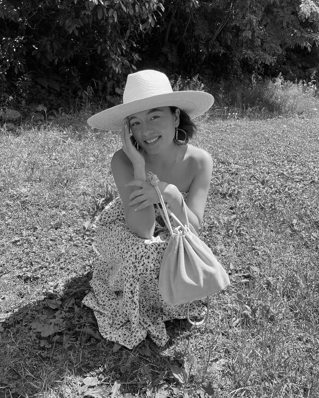 Fabiolla Takinamiのインスタグラム：「えっ？夏なの？ って、思わせる気温だったね。  すっかり服装も夏だ🔥🔥 バッグは @ayakawasaki だよ  #fb923」