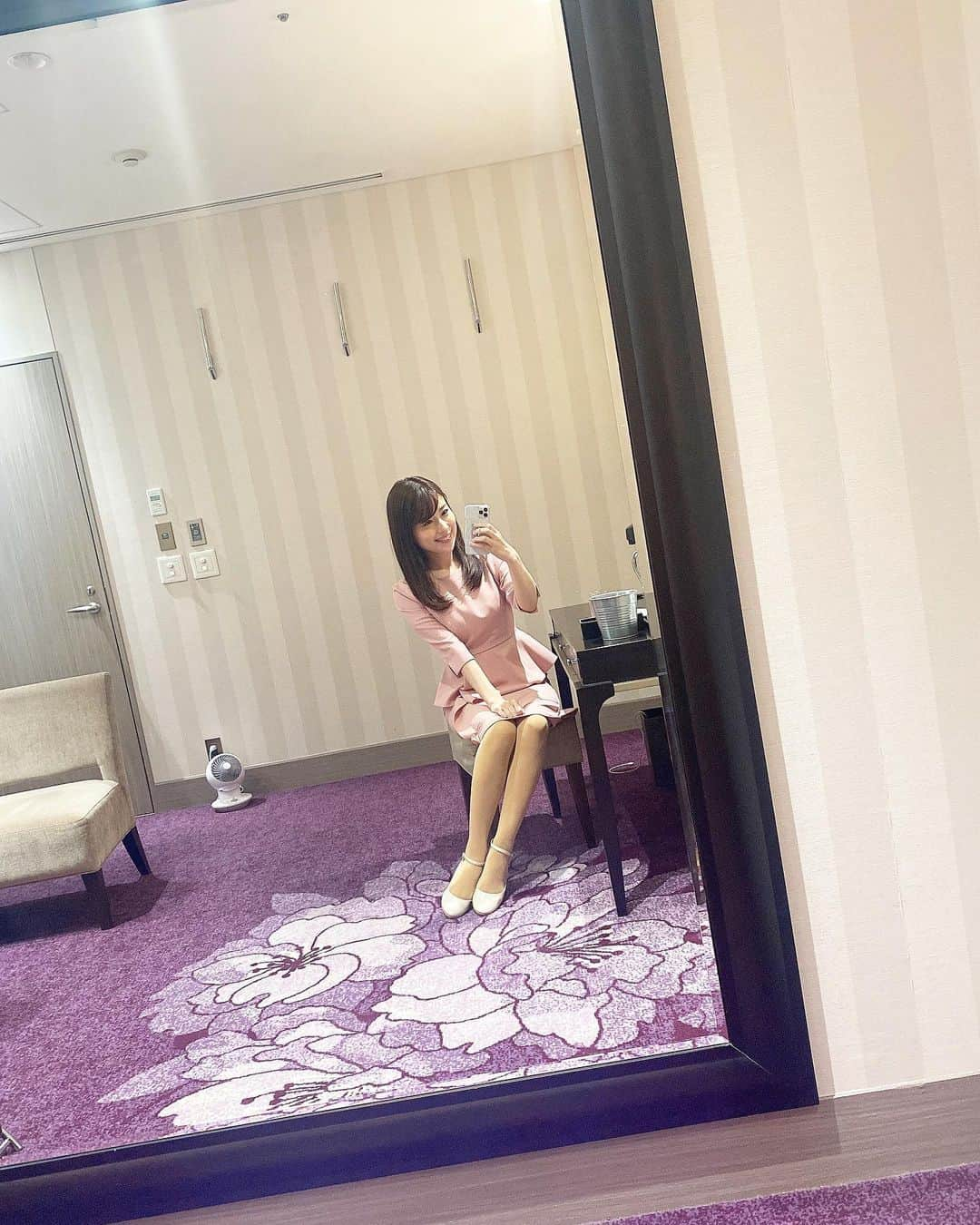 道岡桃子さんのインスタグラム写真 - (道岡桃子Instagram)「企業様の表彰式の司会！  フリーになってから、  ずっとご指名いただけて嬉しいです🙏  もう10年近いお付き合い…？←びっくり  心を込めて頑張ります💕  #フリーアナウンサー  #アナウンサー  #アナウンサー衣装  #表彰式 #司会  #司会者」5月18日 19時30分 - momoko_ana