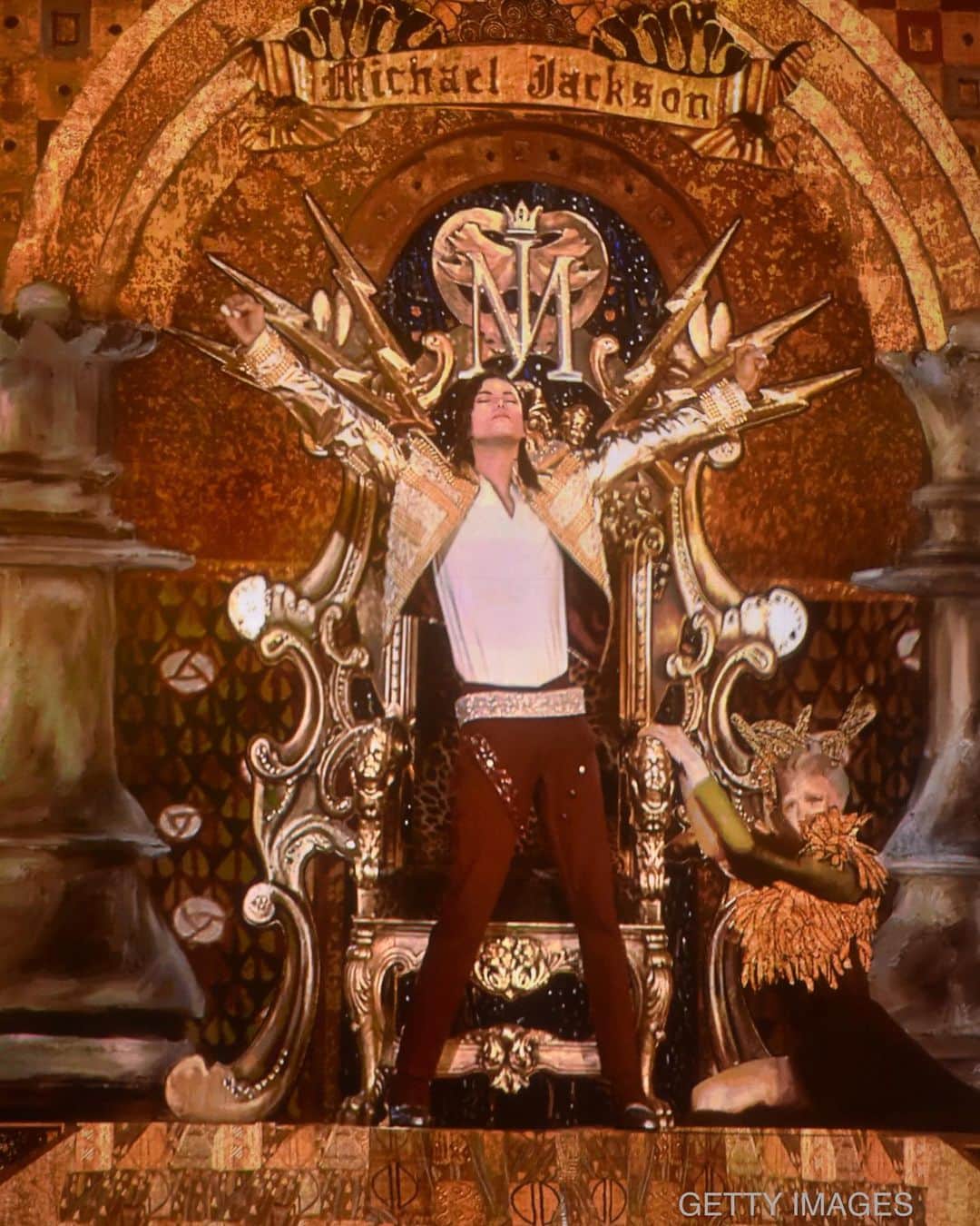 マイケル・ジャクソンのインスタグラム：「“Slave To The Rhythm” was originally intended for inclusion on Michael’s “Dangerous” album in 1992 but instead was completed for his posthumous album “Xscape”. On this date in 2014, a holographic performance of the song was given at the Billboard Music Awards. Hit the link in stories now to see the performance.」