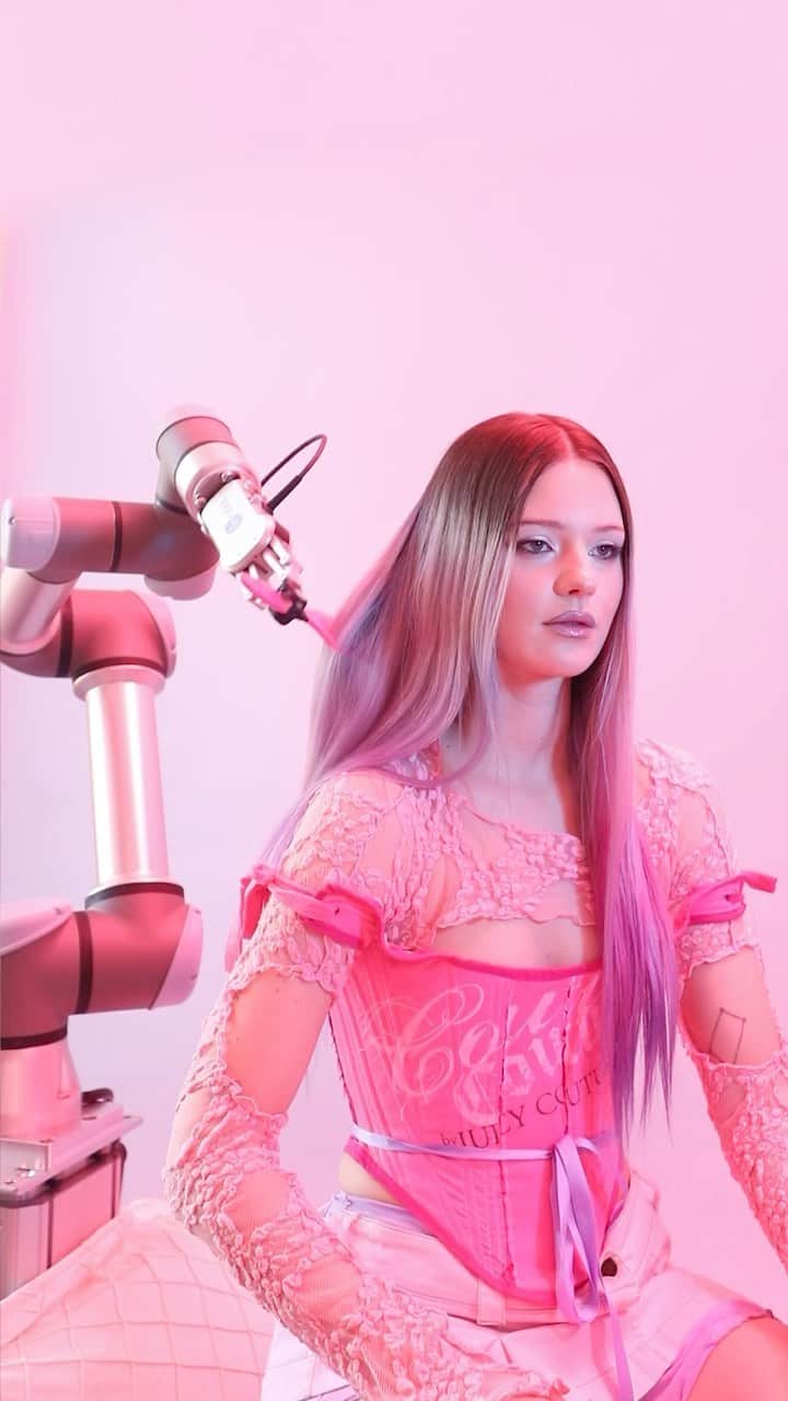 のインスタグラム：「Releasing a single tomorrow tied to the music-performance project I’ve been working on with @frdrkgrn and his robot 💖 except for playing cello on the songs the robot and I have found some other quite human activities to do together 🎀」