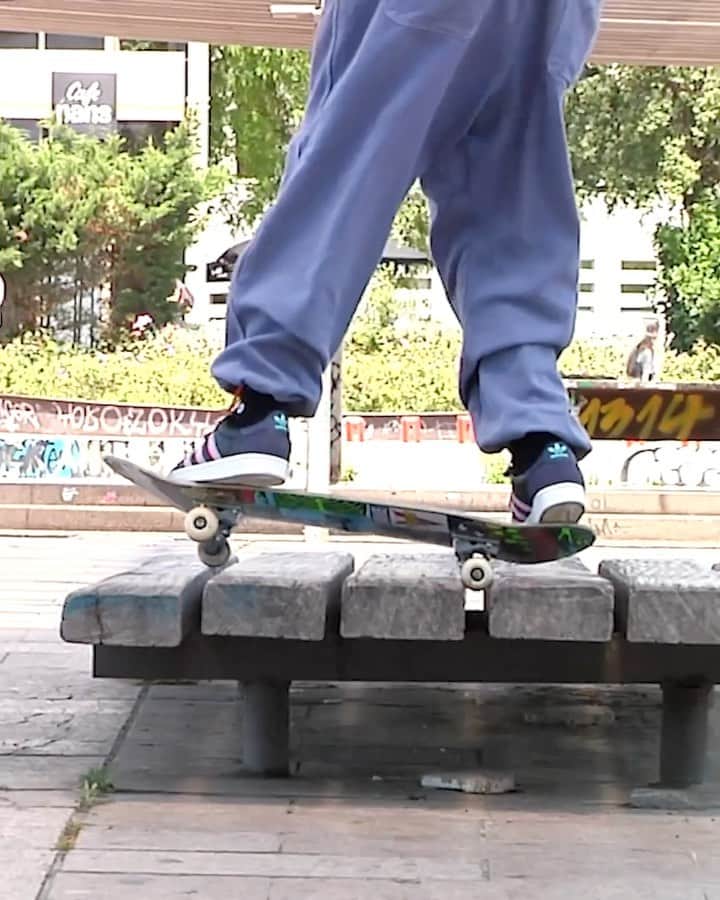スラッシャーのインスタグラム：「🎓 @nikolaipiombo in @wknd_skateboards JIT video 📺 🎬 @grantyansyrup」