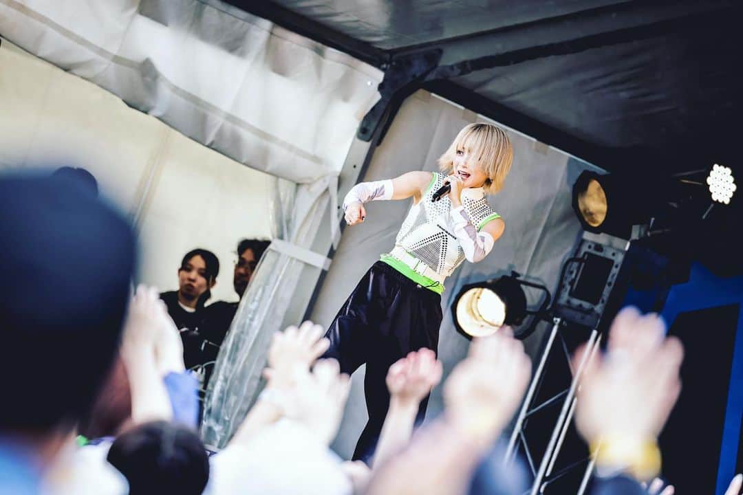 REOLさんのインスタグラム写真 - (REOLInstagram)「2023.05.14 #メトロック OSAKA'23 @metrock_official   THANK YOU METROCK💚  Photo by @nabespg  Hair&Make up by me Styling by @yrtto」5月18日 19時41分 - rrreol999