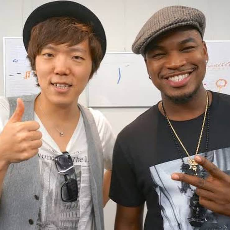 HIKAKINさんのインスタグラム写真 - (HIKAKINInstagram)「NE-YO × HIKAKIN 8年前のBEATBOXコラボぶりに会えました🎤😎LIVE見に来ました✨」5月18日 19時45分 - hikakin