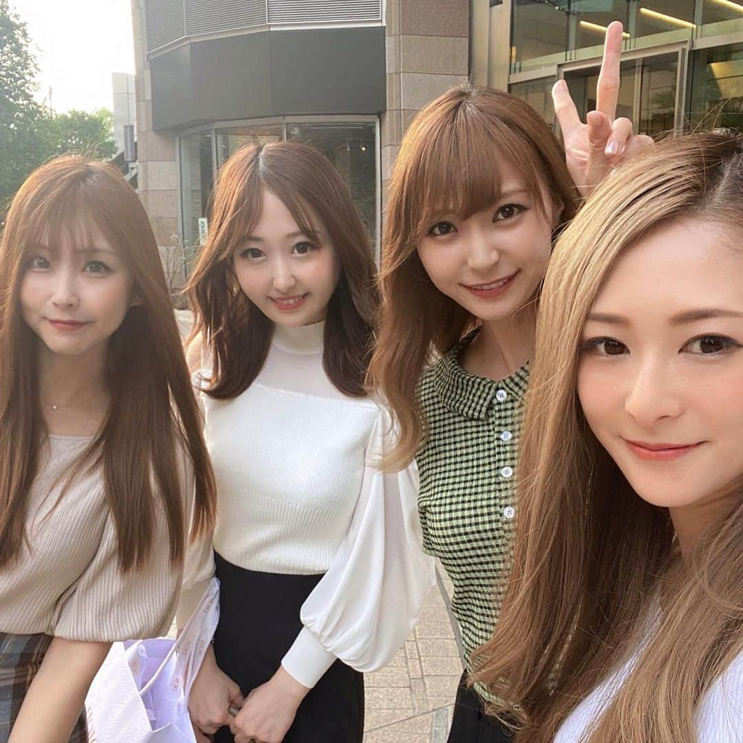 本間成美さんのインスタグラム写真 - (本間成美Instagram)「月一のランチ女子会🥰🧡 今回は4人そろった〜✨✨  いちばんおいしかった菜の花のパスタ🌼  今日はほんとに暑かった〜🥵🥵」5月18日 19時45分 - narumi517