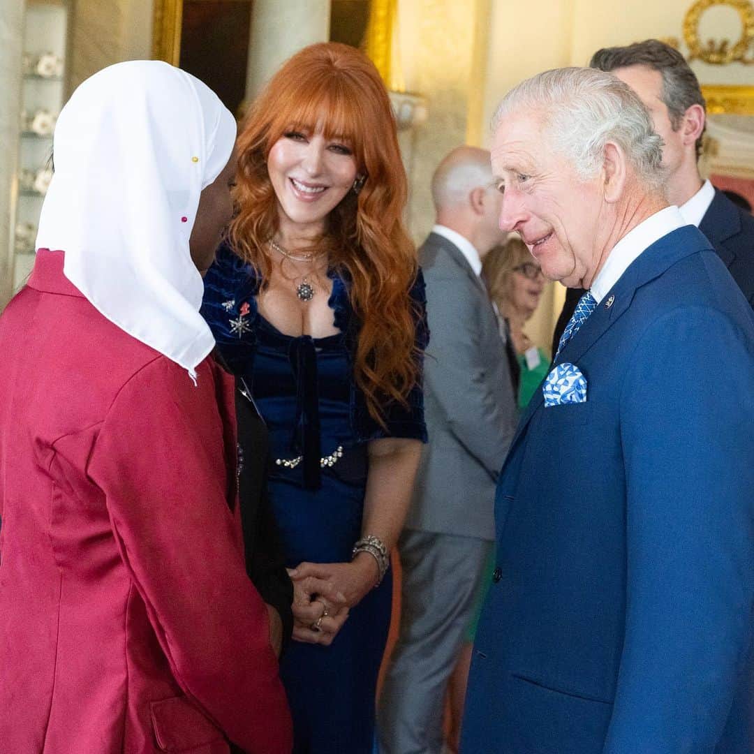 シャーロット・ティルベリーさんのインスタグラム写真 - (シャーロット・ティルベリーInstagram)「❤️CELEBRATING YOUNG CHANGEMAKERS - #PRINCESTRUST ❤️  Darlings, I am so honoured and proud to have been invited to the Buckingham Palace @PrincesTrust Ambassador reception, where we celebrated the life-changing work of young people and the INCREDIBLE 2023 Prince’s Trust International Amal Clooney Women’s Empowerment Award recipient, ZAMANA!   Congratulated by His Majesty, King Charles III, a true visionary who founded the @PrincesTrust to change people’s lives for the better, and to date has helped over 1 million young people and generated billions to the economy!!! This event was an opportunity to shine a light on amazing young people around the world, and the incredible impact they’re making on their communities, like Zamana who champions girls' education in Tanzania ✨  As the @PrincesTrust Ambassador for Enterprise, it was such an honour to attend and support my darling friend, the INSPIRATIONAL and AMAZING Amal Clooney as the proud sponsor of the Prince’s Trust International Amal Clooney Women’s Empowerment award, working to inspire, empower and unlock the magic within young people everywhere.  The Prince’s Trust, Amal, and I, share the belief that life is about confidence. When you feel confident, it unlocks your potential, creates opportunity, and can change your life!!  Congratulations to the amazing Zamana, and to every one of the extraordinary 2023 Prince’s Trust Awards recipients. You are all STARS!!🏆」5月18日 19時46分 - charlottetilbury