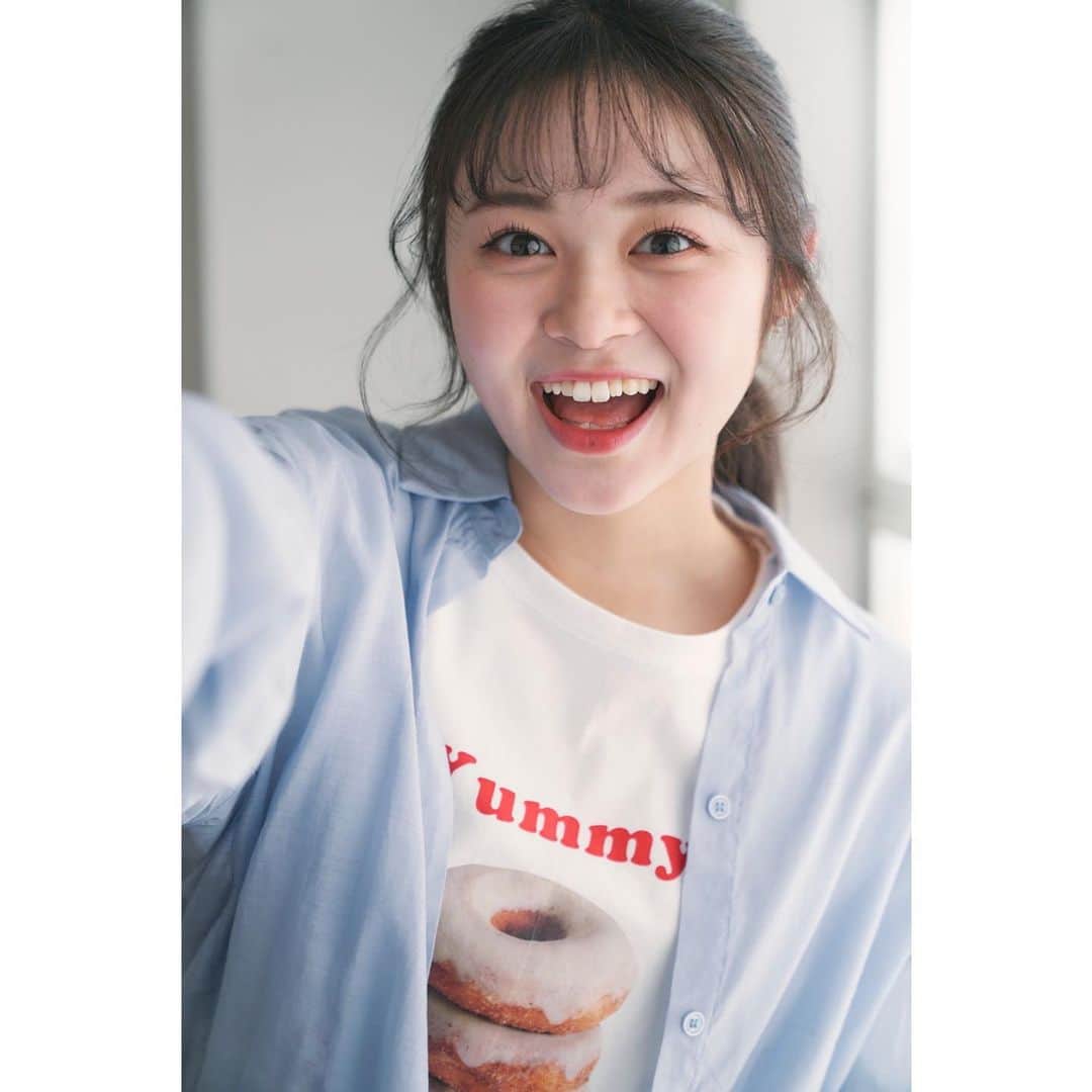 吉田恵芽さんのインスタグラム写真 - (吉田恵芽Instagram)「♡♡♡  こっちのえめもどお~？🎧 ドーナツTシャツ可愛い🍩♡  #吉田恵芽 #05 #ljk #ixed_dexi #宣材撮影 #広告撮影 #platinumproduction #プラチナム #春コーデ #春コーディネート  #birthdayroom #arholiday #auntmaries」5月18日 19時47分 - eme_yoshida