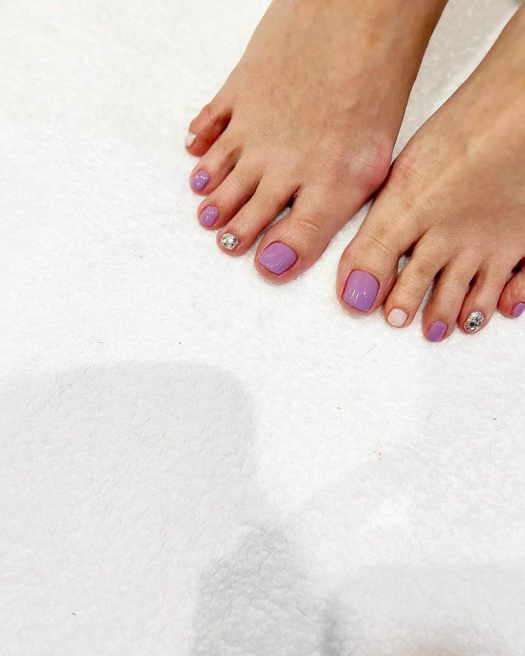 Kana Kobayashiさんのインスタグラム写真 - (Kana KobayashiInstagram)「#footnails #pedicure #ネイル #フットケア #フットネイル #purplenails #東京ネイルサロン」5月18日 19時51分 - anela_kana