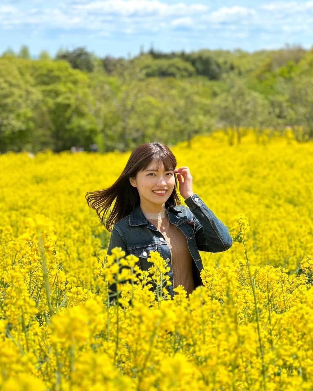 内田有香さんのインスタグラム写真 - (内田有香Instagram)「やくらいガーデンの菜の花畑🌼  一面に広がる黄色い絨毯はビタミンカラーで元気アップ💛  園内にはたくさんの種類のお花が咲いています。 別のシーズンにも来てみたいな☺️  #やくらいガーデン #宮城 #東北観光 #ポートレート」5月18日 19時55分 - yuuka_uchida_
