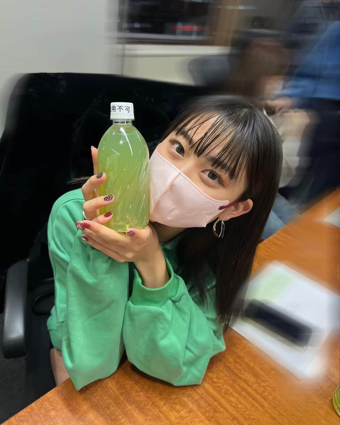 水戸由菜さんのインスタグラム写真 - (水戸由菜Instagram)「. 超十代×アサヒ飲料のコラボ商品 "シアーオ・レ"の発売日が どんどん近づいてきてる😳  POP撮影の時はイチゴとメロンの イメージに合わせて透け感のある 衣装がとても可愛いかった！ この写真がセブン-イレブンの店頭に 並ぶと思うとわくわくします🤭 皆んなも見てみてね🥺  一生懸命みんなで協力して 作った商品だからたくさんの人に 手に取って貰えますように🍀  @chojudai_japan  @asahi_soft_drinks  @seven_eleven_japan   #シアーオレ #アサヒ飲料 #セブンイレブン #超十代」5月18日 20時04分 - yuna_3047